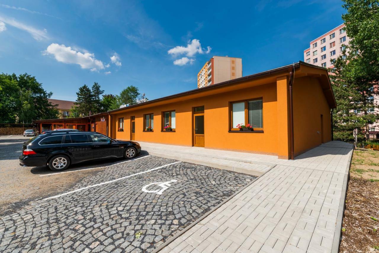 Penzion Piranha Mělník Exteriör bild