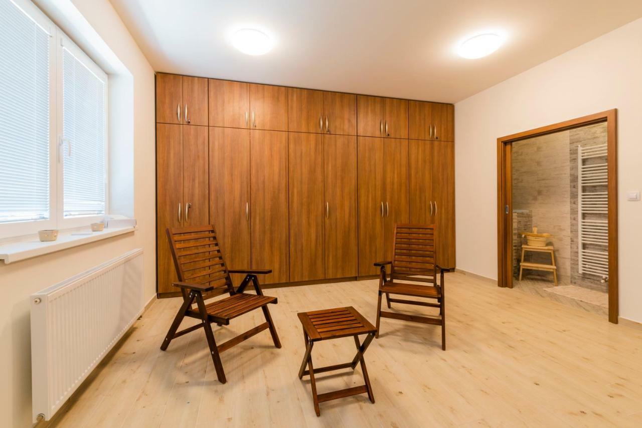 Penzion Piranha Mělník Exteriör bild