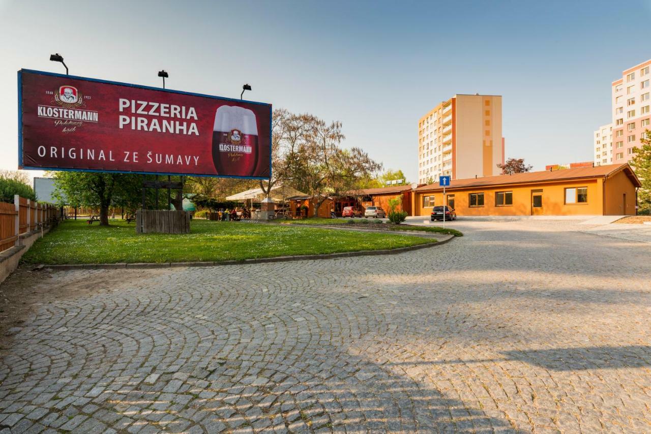 Penzion Piranha Mělník Exteriör bild